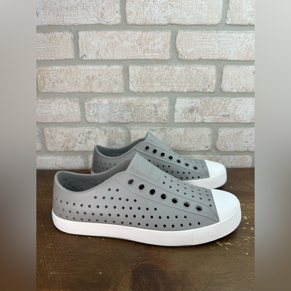 Adult Native Jefferson Shoes Grey Size M7/W9 - 0323